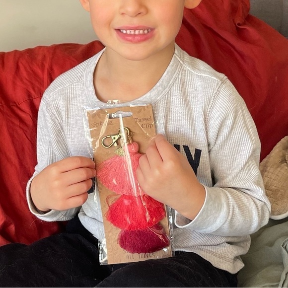 Karma Tassel clip​​​​​​​ - Picture 2 of 3